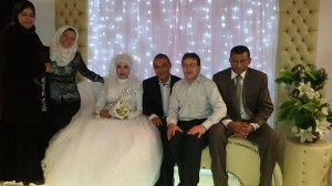العروسان مع نخبة الشعراء ياسر فريد ووليد المليجى والشاعرة سونيا بسيونى